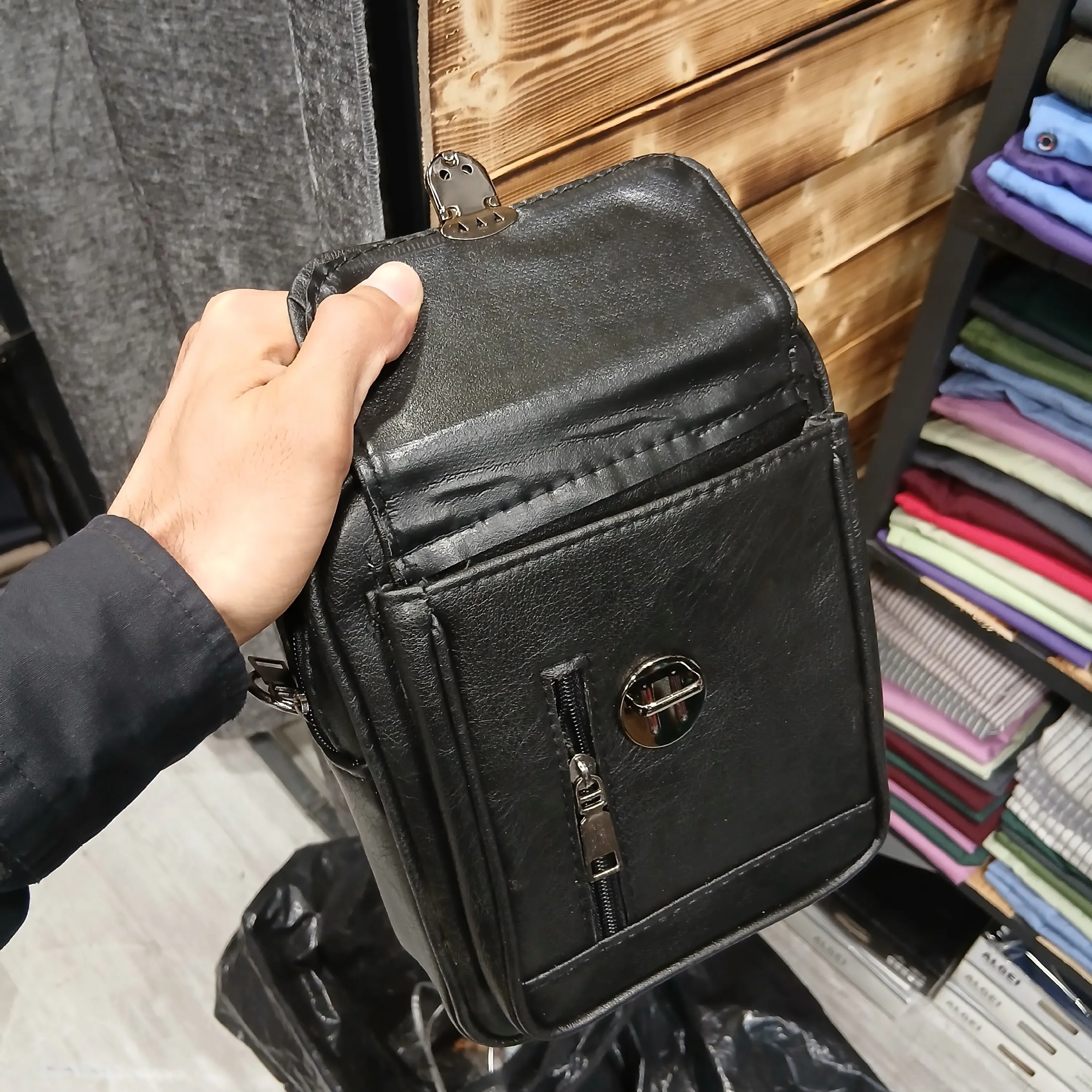 کیف دوشی اسپرت مردانه چرم مصنوعی رنگ مشکی و عسلی و قهوه ای روزمره