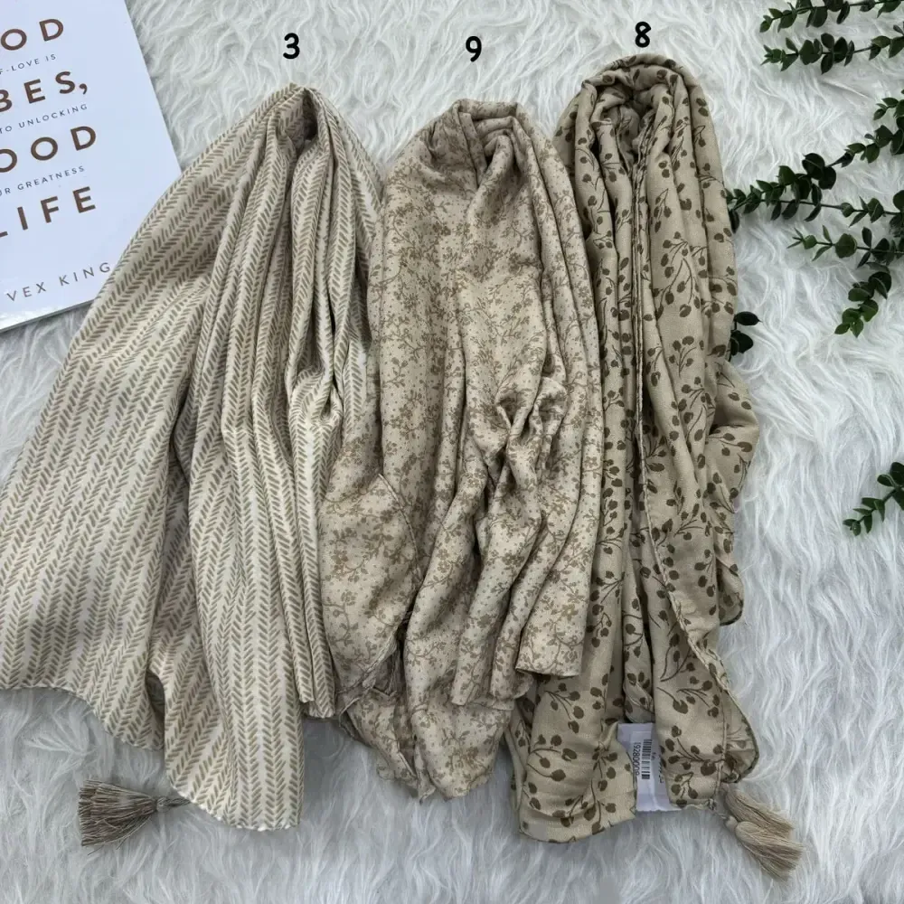 شال نخی کرم قواره 190 در 75 سانتی متر مناسب استفاده روزمره