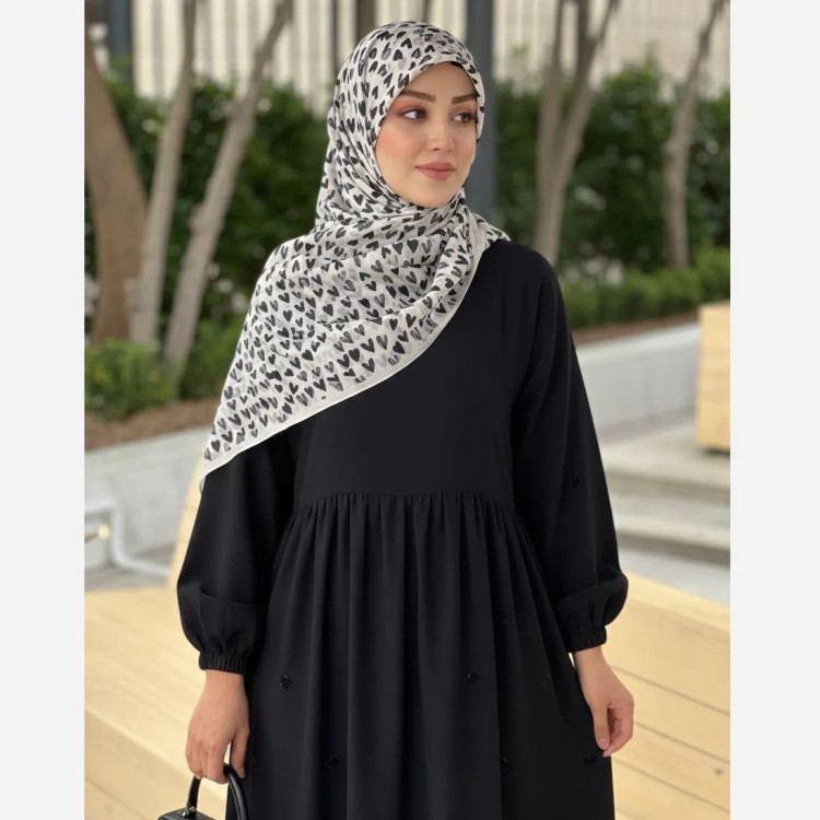 روسری نخی طرح مهری قلب ریز و درشت شیری