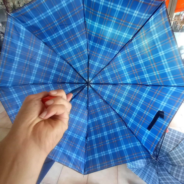 چتر چهار خانه تاشو ضدباد سبک و کمجا پارچه ضد آب مناسب باران و آفتاب زنانه و مردانه